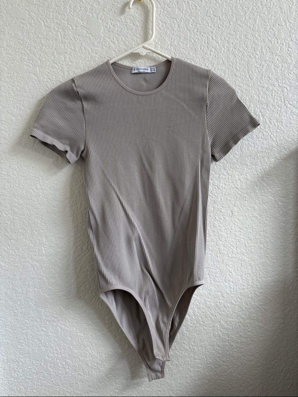 ASOS Stradivarius Ribbed Short Sleeve Taupe Gray Cream Bodysuit M